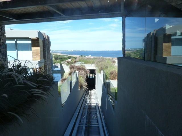 Venta de edificio Altamar de reciente construcción con una de las mejores vistas de Punta del Este